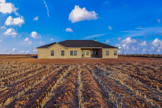 a view of house with garden space