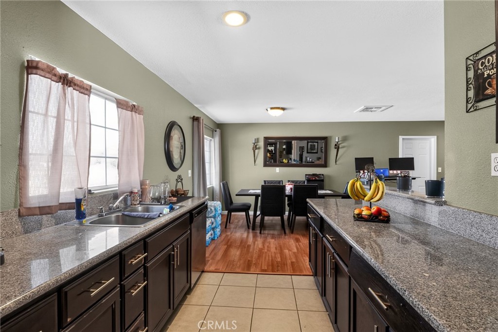 13477 Rancherias Road Apple Valley, CA 92308 - Photo 5 of 44