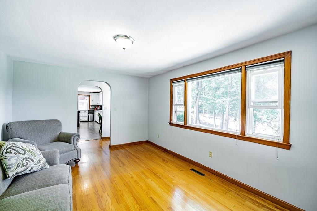 32 Pontoosic Road Westfield, MA 01085 - Photo 8 of 39 Gallery Image 8