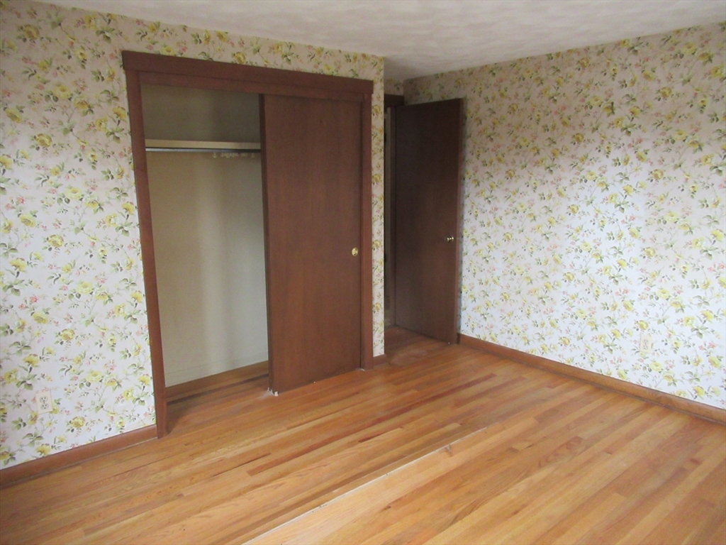 35 Tioga Street Springfield, MA 01128 - Photo 14 of 22