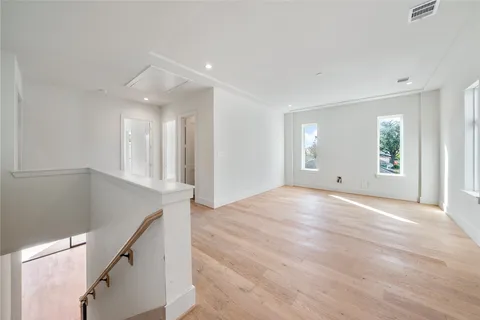 $1,329,900 | 1002 East 25th Street, Houston, TX 77009
