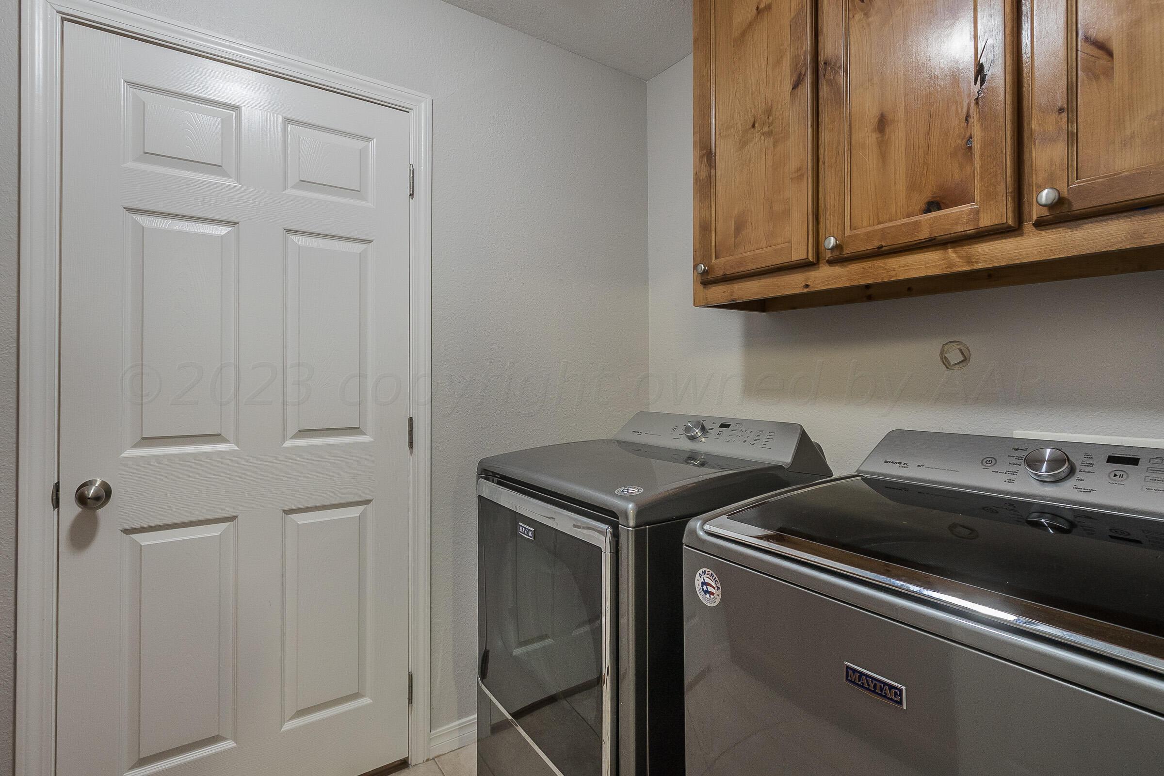 6502 Lexis Street Amarillo, TX 79119 - Photo 18 of 27 a utility room with dryer and washer