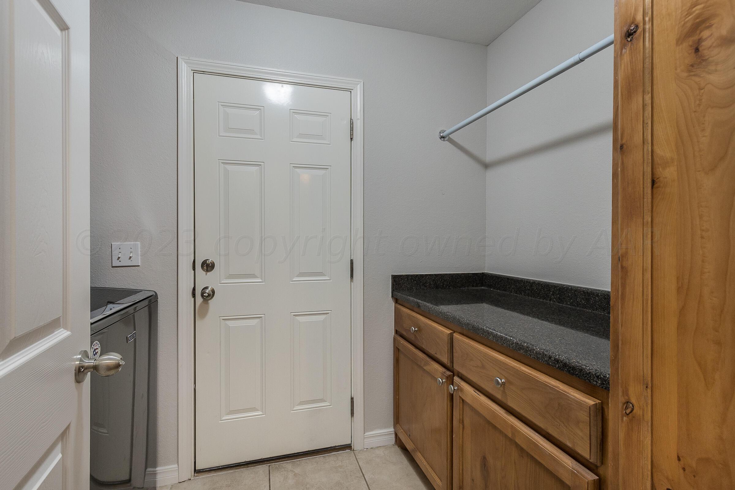 6502 Lexis Street Amarillo, TX 79119 - Photo 19 of 27 a view of walk in closet