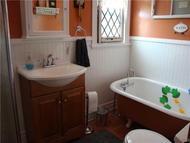 845 Hecla Road Mount Pleasant, PA 15666 - Photo 14 of 18 Full Bath. main floor full bath with clawfoot tub