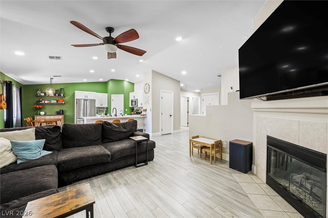 909 Cobblestone Cove Road North Las Vegas, NV 89081 - Photo 3 of 38