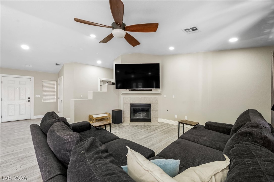 909 Cobblestone Cove Road North Las Vegas, NV 89081 - Photo 6 of 38