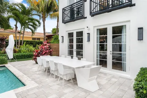 $6,950,000 | 2887 Pine Tree Drive, Miami Beach, FL 33140