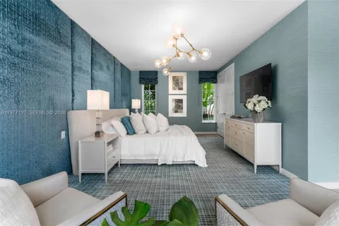 $6,950,000 | 2887 Pine Tree Drive, Miami Beach, FL 33140