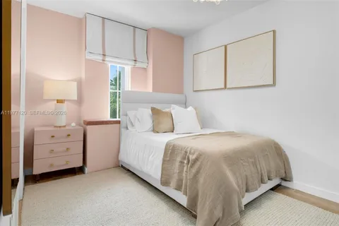 $6,950,000 | 2887 Pine Tree Drive, Miami Beach, FL 33140