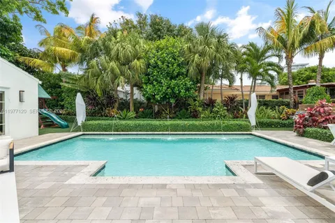 $6,950,000 | 2887 Pine Tree Drive, Miami Beach, FL 33140