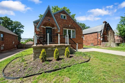 $424,900 | 8510 Antler Drive, Richmond Heights, MO 63117