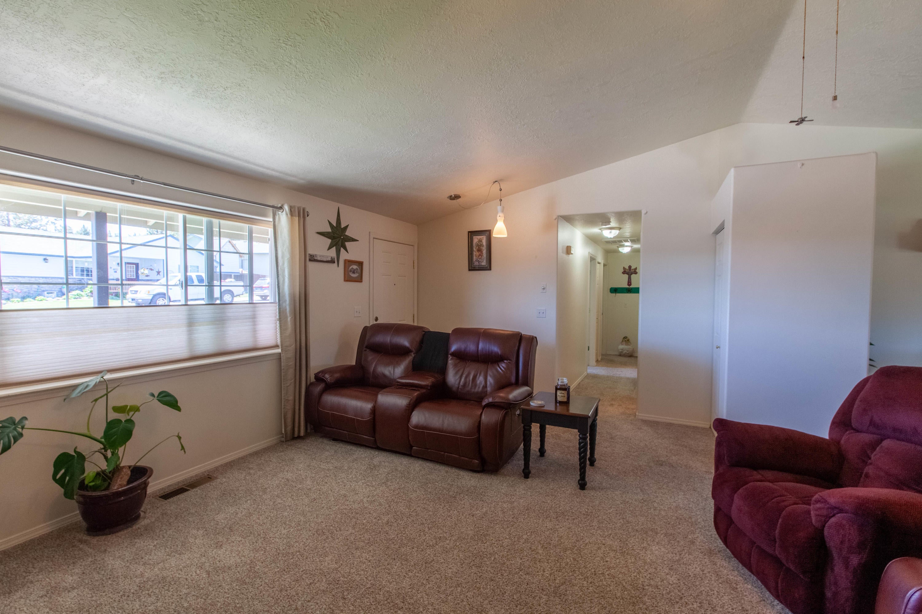 632 Southwest Elk Ridge Court Madras, OR 97741 - Photo 4 of 33 04