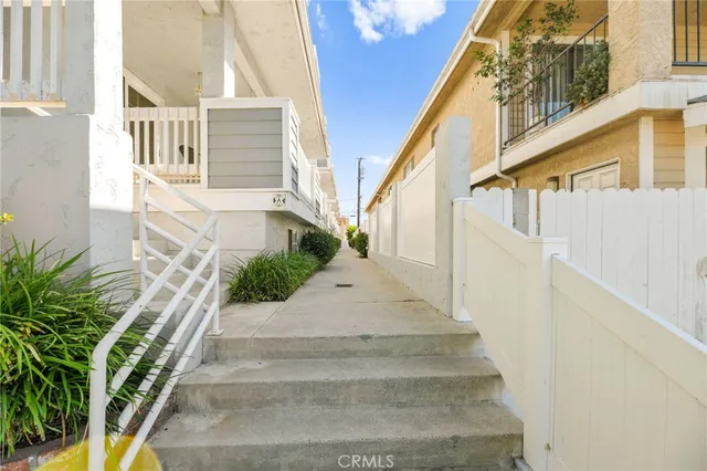 $599,999 | 1534 Marcelina Avenue, Unit B, Torrance, CA 90501