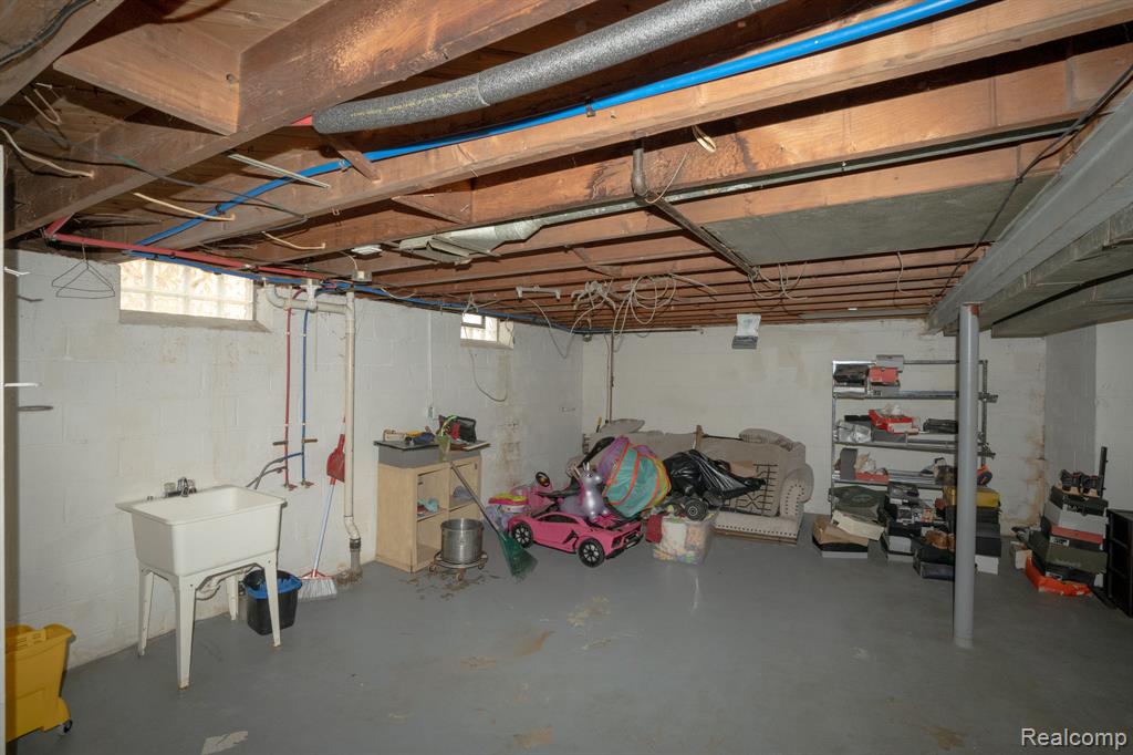 16821 East 8 Mile Road Eastpointe, MI 48021 - Photo 26 of 31