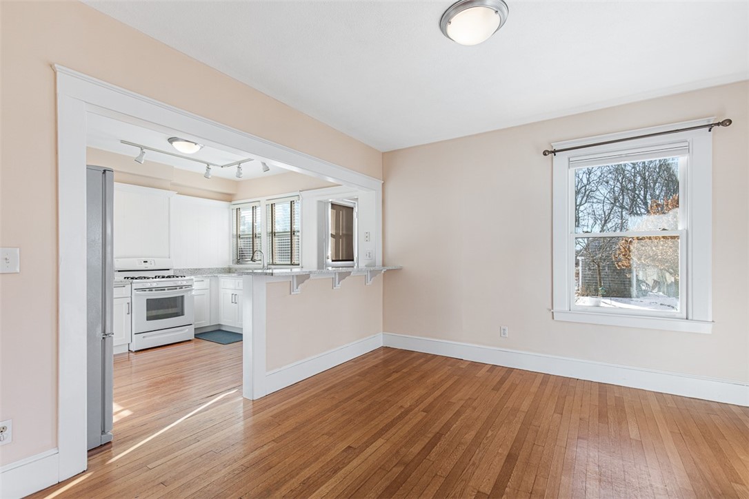 118 Ocean Avenue Cranston, RI 02905 - Photo 11 of 50