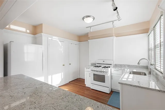 $2,995 | 118 Ocean Avenue, Cranston, RI 02905