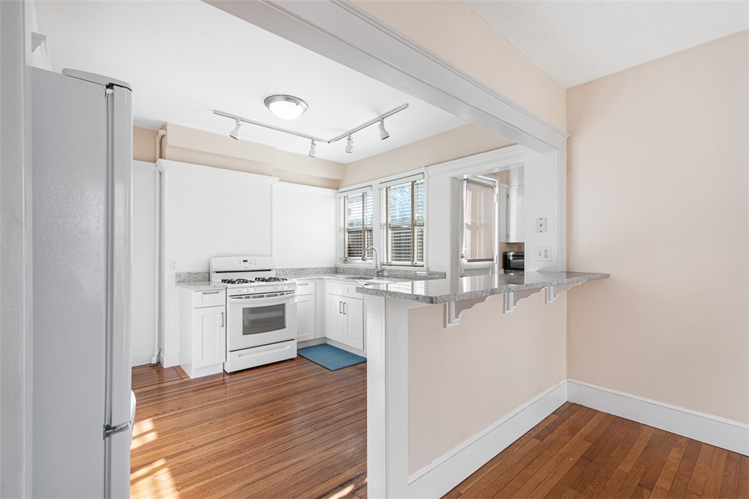 118 Ocean Avenue Cranston, RI 02905 - Photo 15 of 50