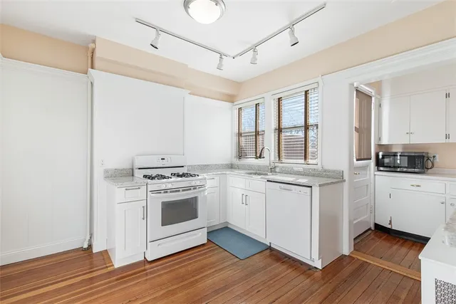 $2,995 | 118 Ocean Avenue, Cranston, RI 02905