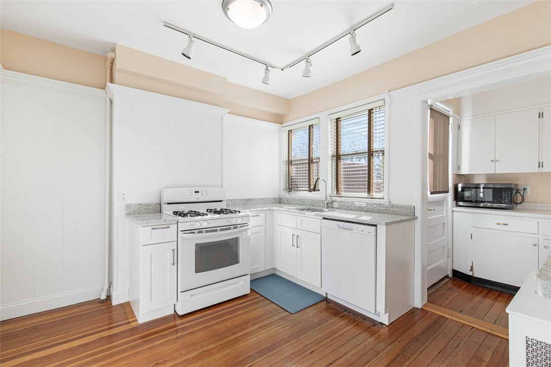 118 Ocean Avenue Cranston, RI 02905 - Photo 17 of 50