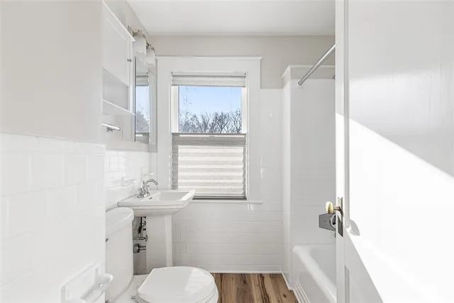 $2,995 | 118 Ocean Avenue, Cranston, RI 02905