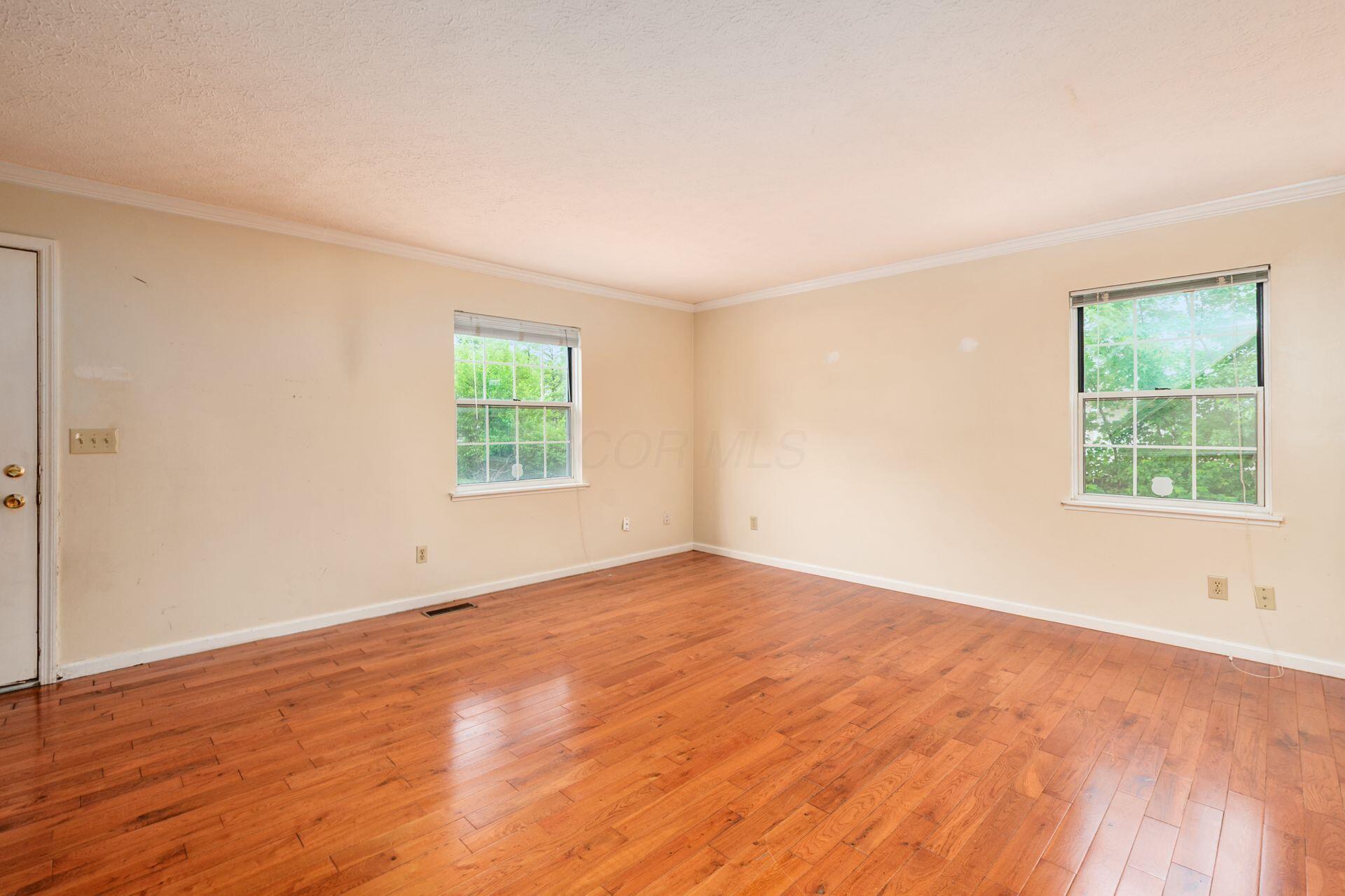 2120 Sprucefield Road Columbus, OH 43229 - Photo 7 of 27 008_ 2120 Sprucefield Rd-1009