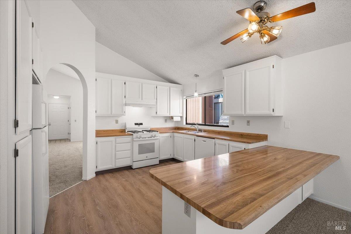 7486 Mercedes Way Rohnert Park, CA 94928 - Photo 12 of 33