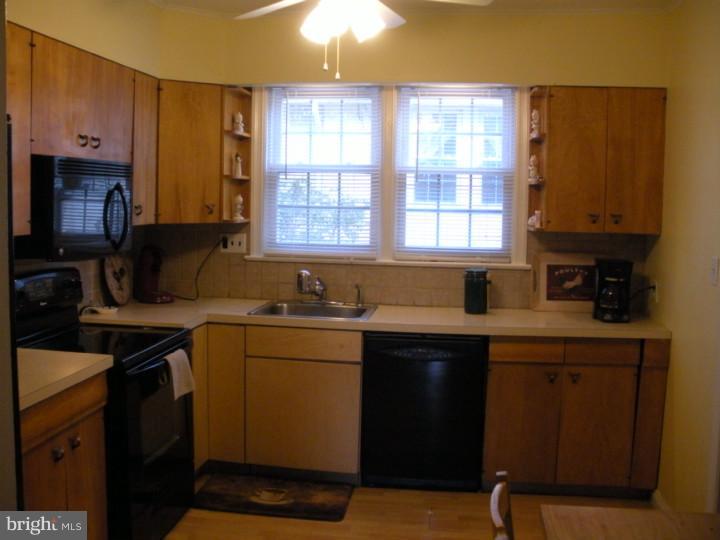 152 Rockland Road Havertown, PA 19083 - Photo 5 of 12 Kitchen