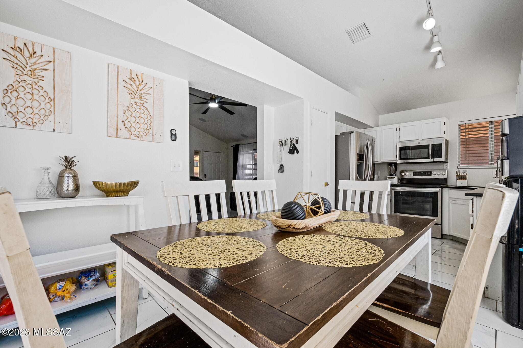 5418 South Wembly Road Tucson, AZ 85746 - Photo 14 of 28 Dining Area