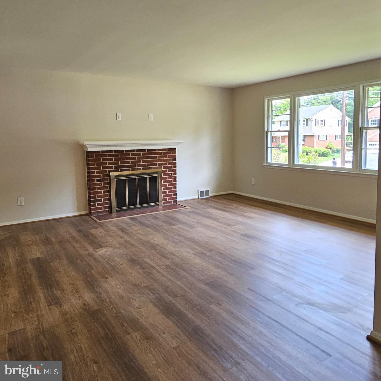 7606 Gresham Street Springfield, VA 22151 - Photo 5 of 36