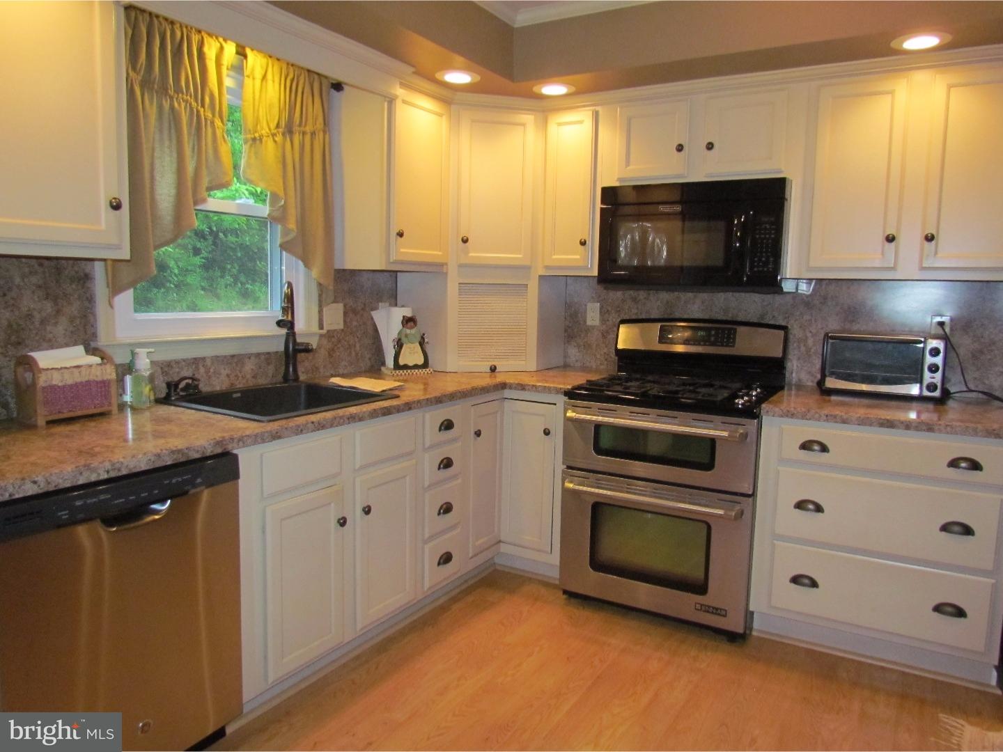 1701 Acorn Drive Sinking Spring, PA 19608 - Photo 12 of 25 Kitchen