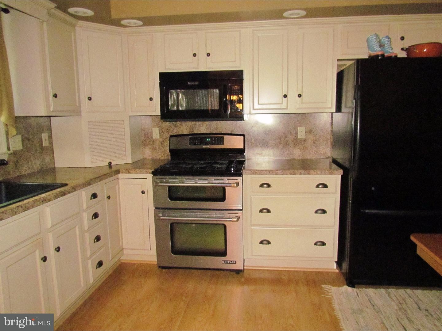 1701 Acorn Drive Sinking Spring, PA 19608 - Photo 9 of 25 Kitchen