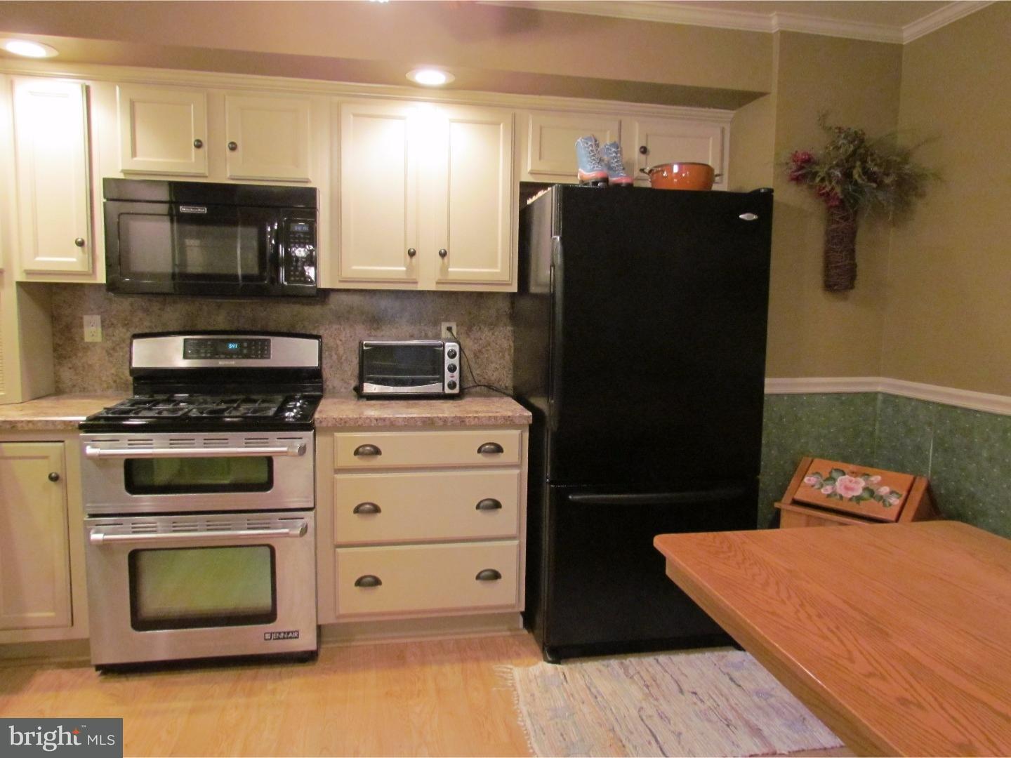 1701 Acorn Drive Sinking Spring, PA 19608 - Photo 10 of 25 Kitchen