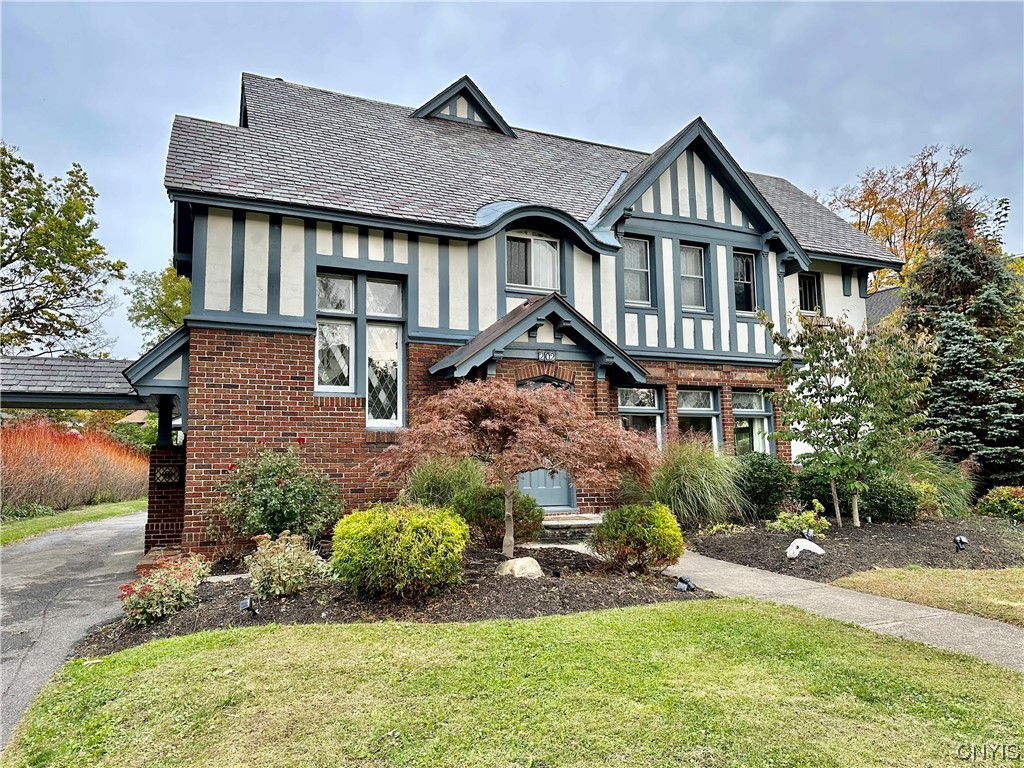 202 Sedgwick Drive Syracuse, NY 13203 - Photo 2 of 39