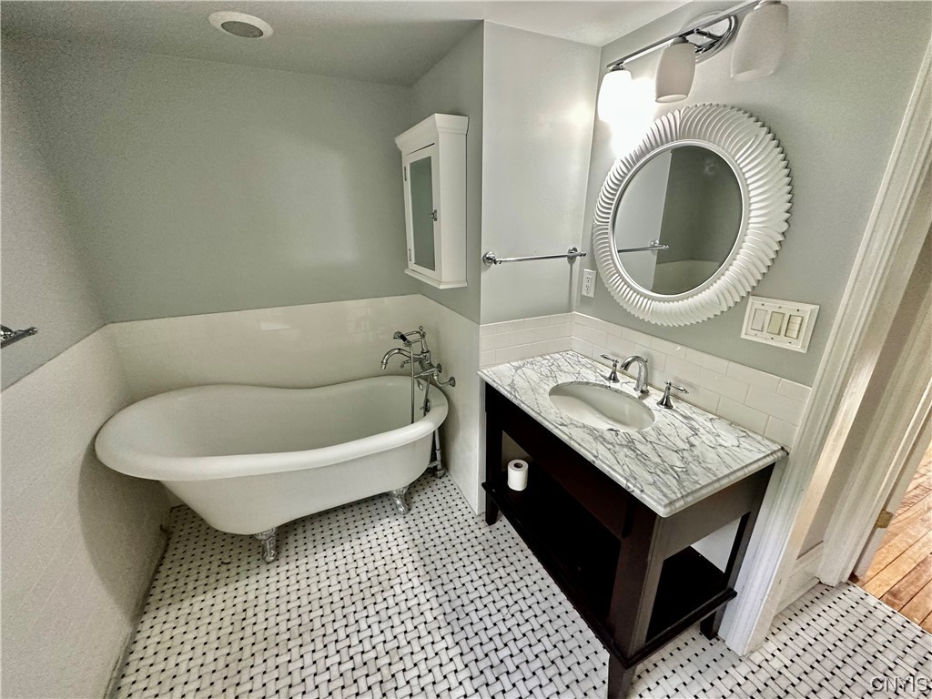 202 Sedgwick Drive Syracuse, NY 13203 - Photo 21 of 39