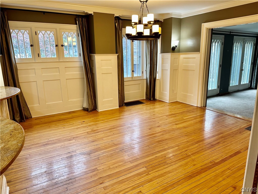 202 Sedgwick Drive Syracuse, NY 13203 - Photo 8 of 39