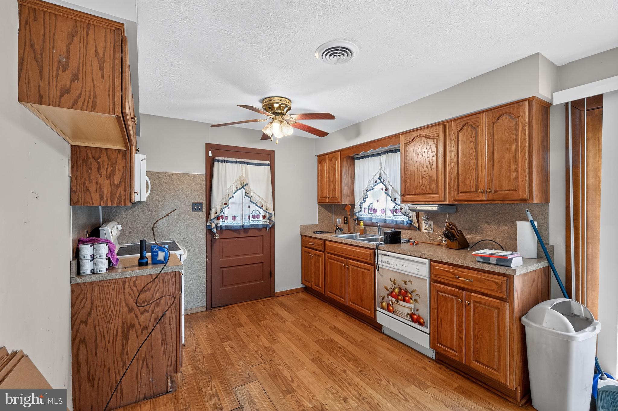 52 Roth Church Rd Spring Grove Spring Grove, PA 17362 - Photo 5 of 30