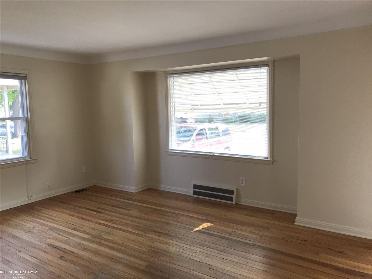 25831 Fortuna Street Roseville, MI 48066 - Photo 7 of 23 31359903-6.JPG
