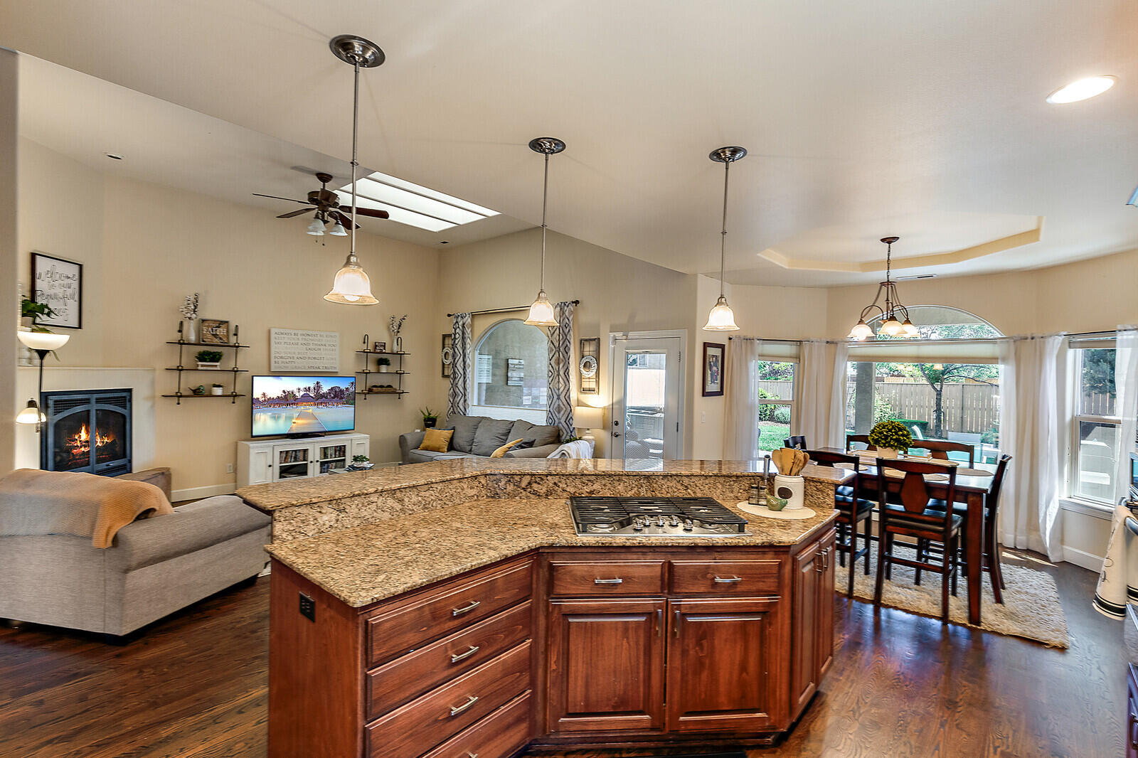 1037 Coral Ridge Eagle Point, OR 97524 - Photo 18 of 38 28_CR_29_mls