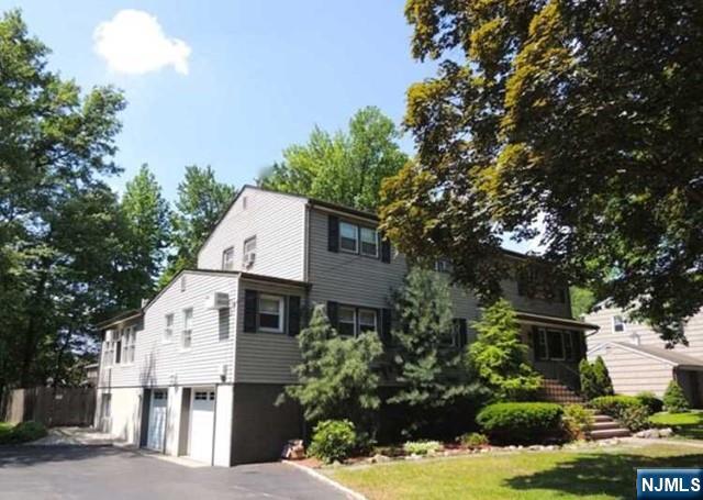 84 Colgate Avenue Paramus, NJ 07652 - Photo 13 of 14