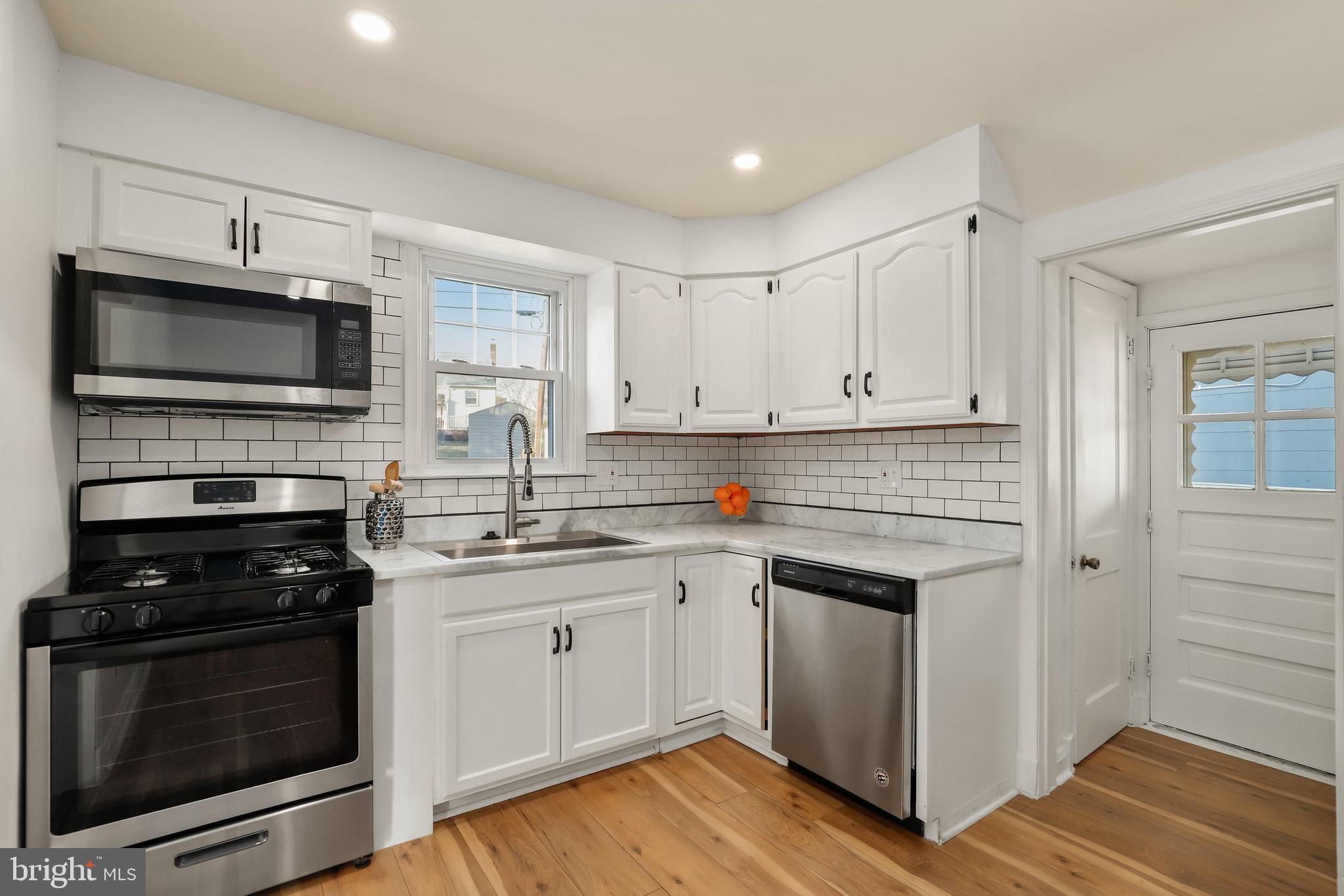 5550 Gayland Road Baltimore, MD 21227 - Photo 2 of 28