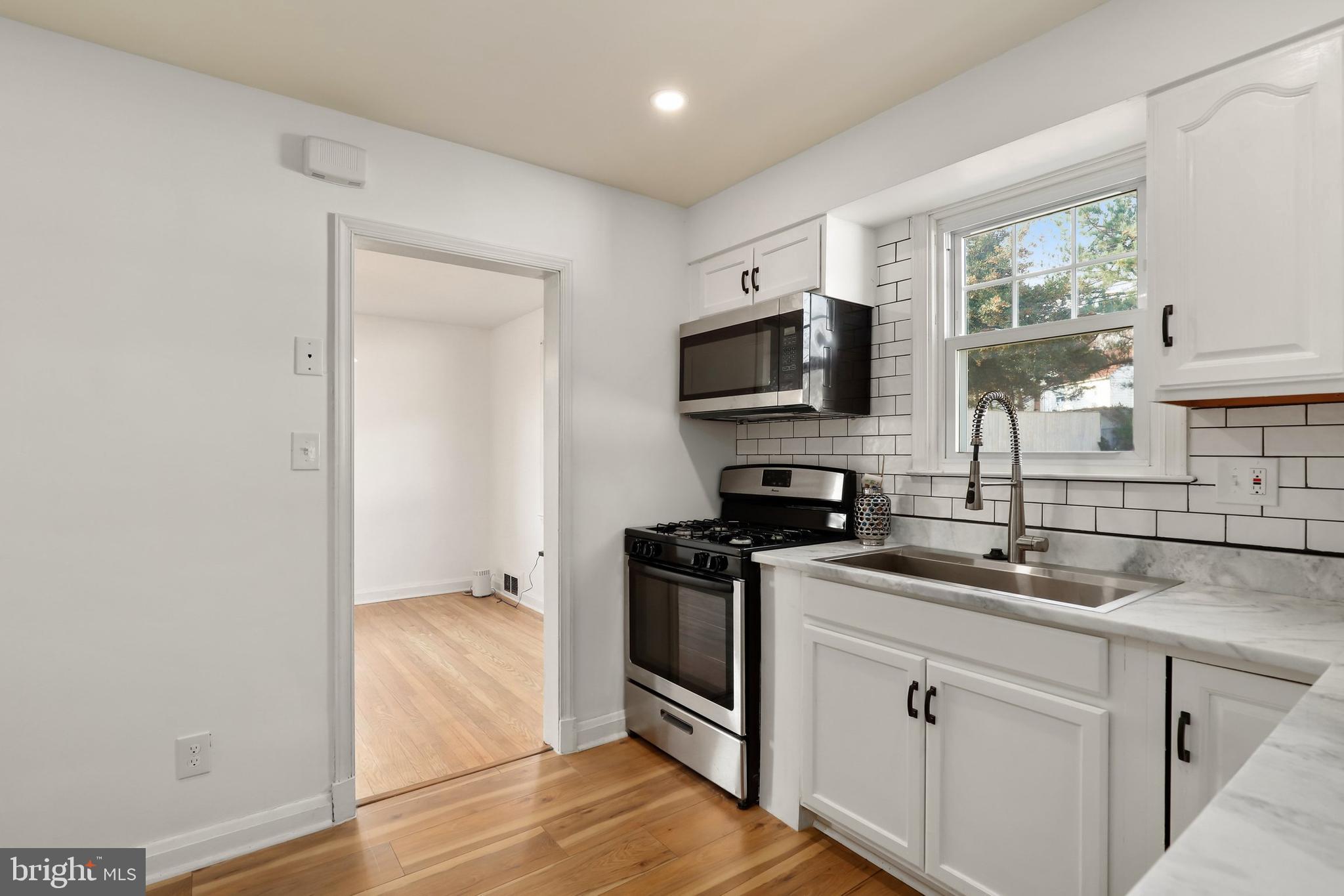 5550 Gayland Road Baltimore, MD 21227 - Photo 3 of 28