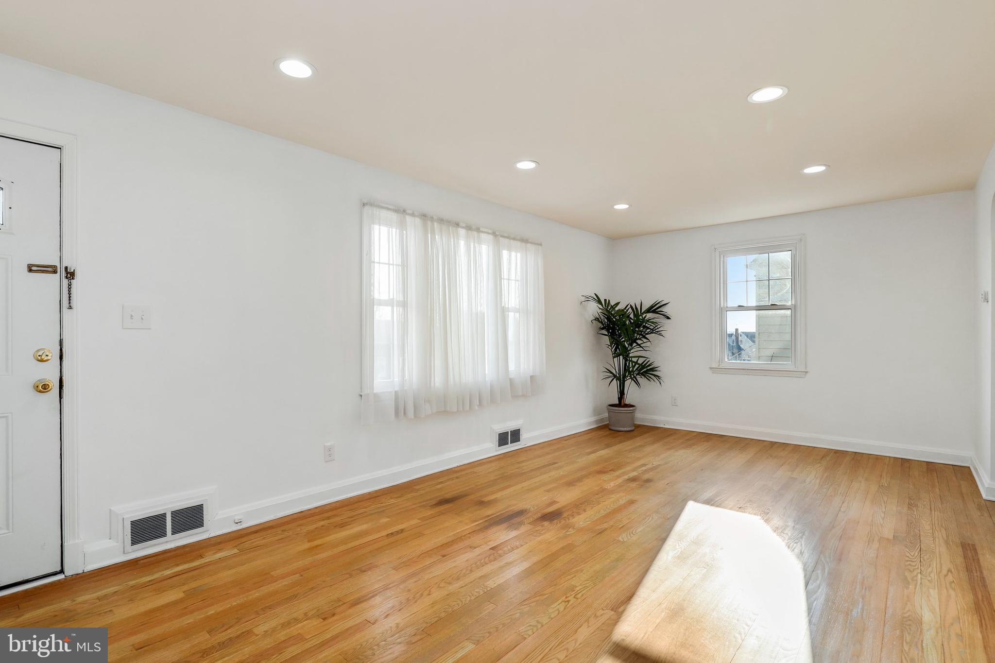 5550 Gayland Road Baltimore, MD 21227 - Photo 6 of 28