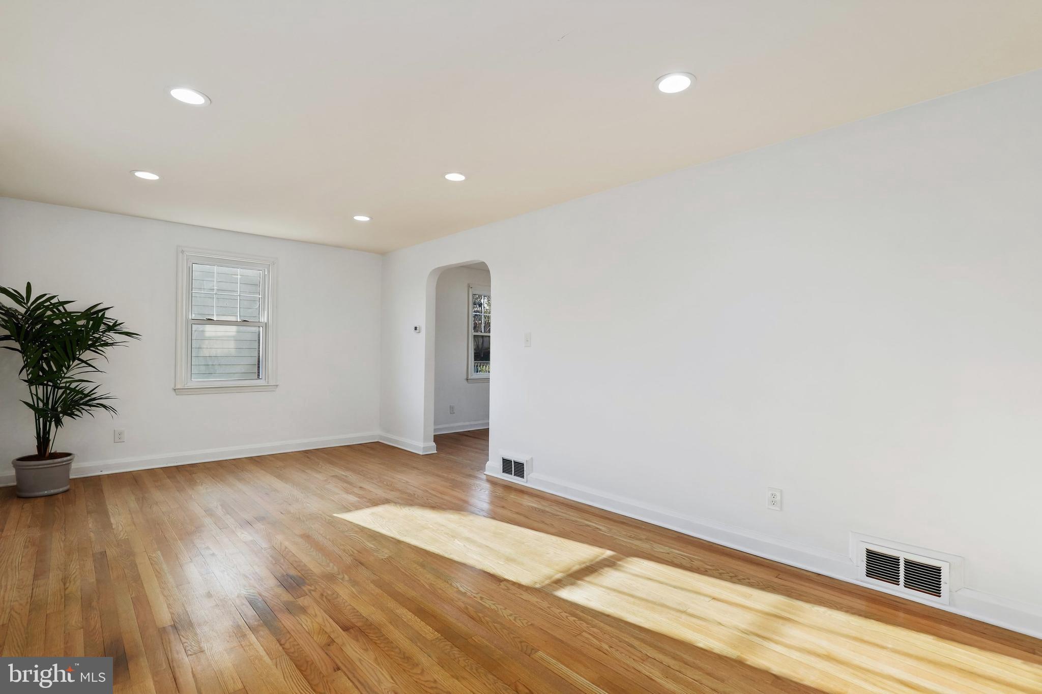 5550 Gayland Road Baltimore, MD 21227 - Photo 7 of 28