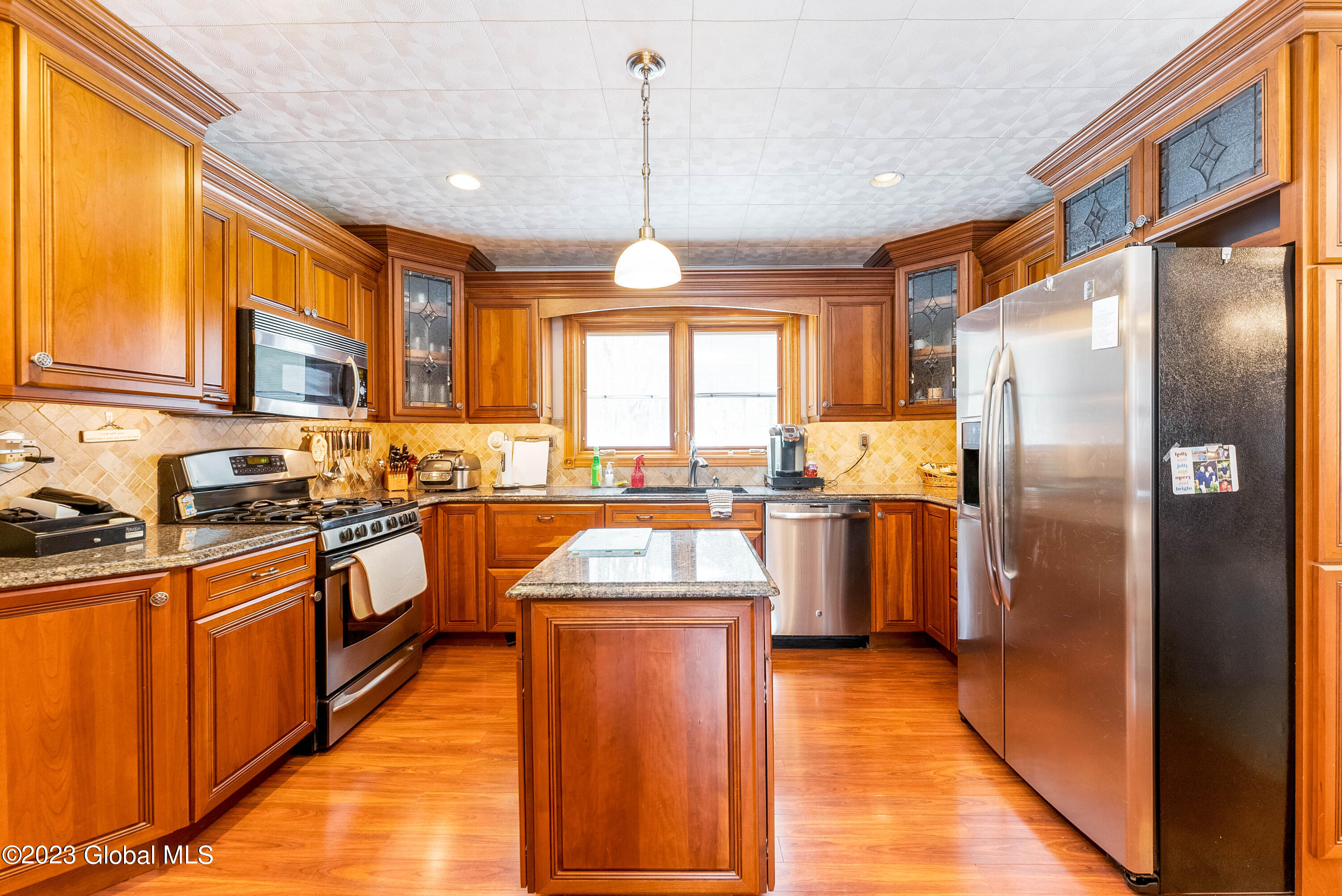 910 Mohegan Road Niskayuna, NY 12309 - Photo 4 of 48 DSC05222-Edit