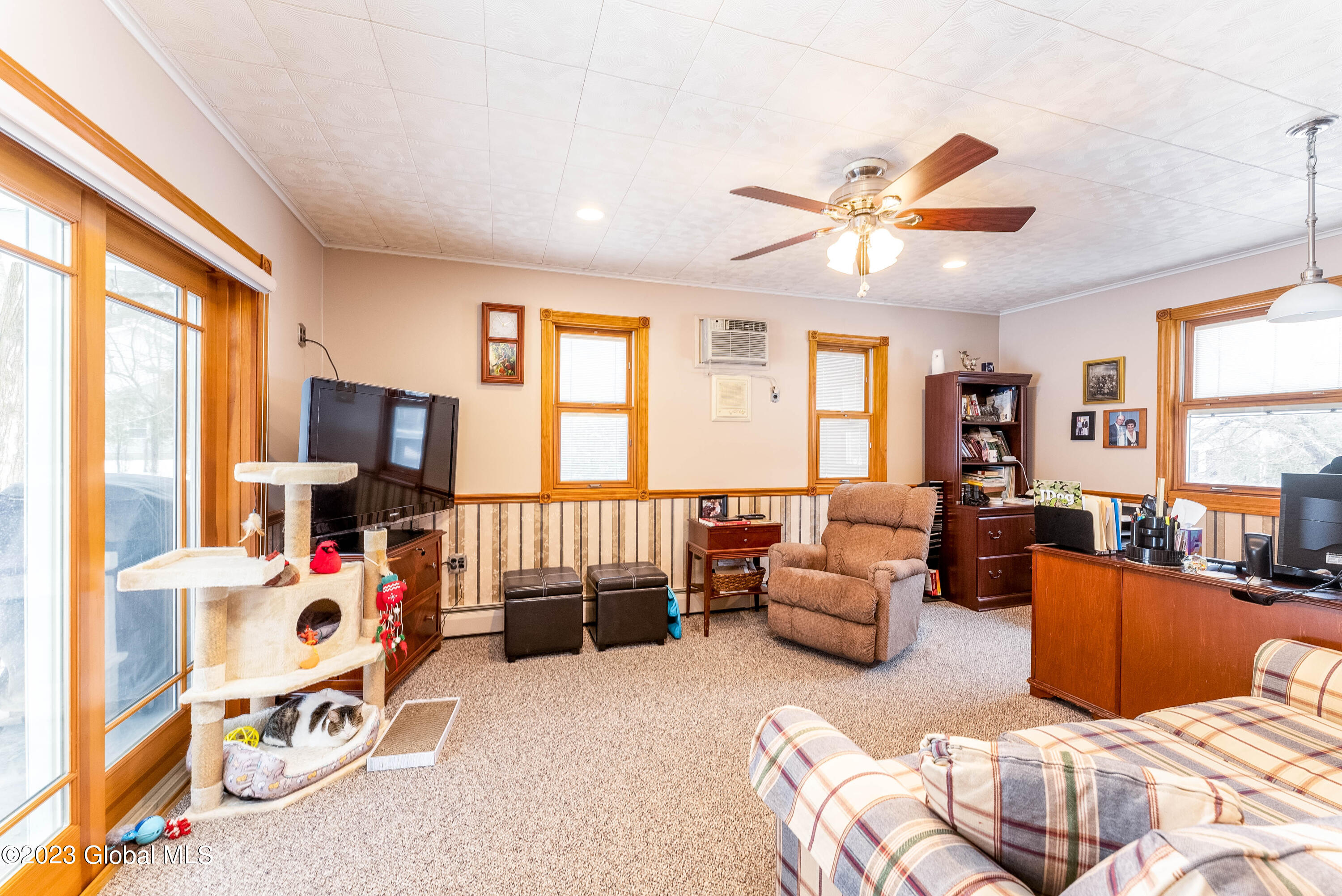 910 Mohegan Road Niskayuna, NY 12309 - Photo 5 of 48 DSC05224-Edit