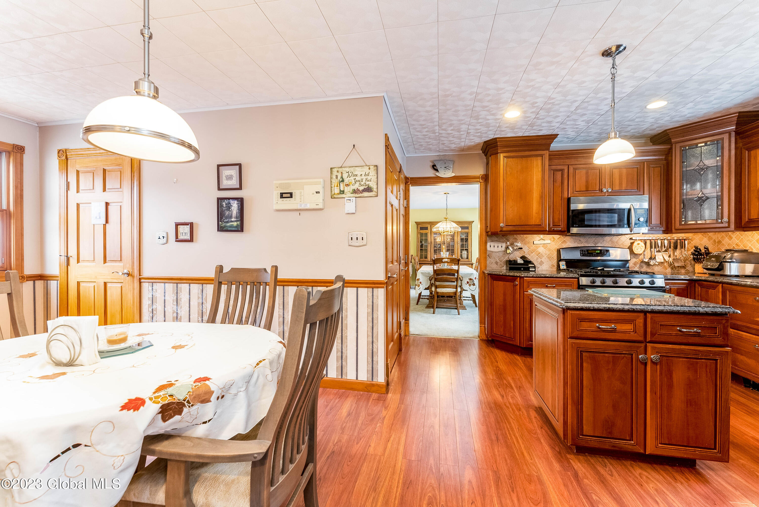 910 Mohegan Road Niskayuna, NY 12309 - Photo 9 of 48 DSC05230-Edit