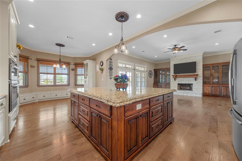 529 Perry Lane Robinson, TX 76706 - Photo 8 of 32