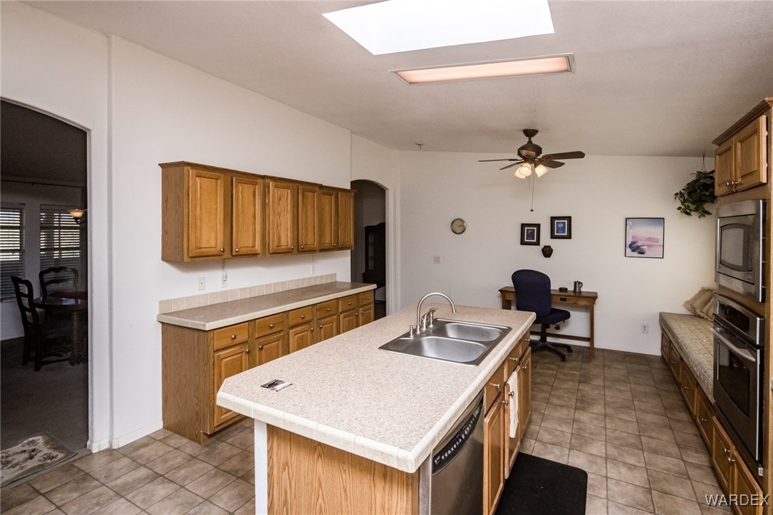 15405 South Custer Road Yucca, AZ 86438 - Photo 20 of 82 Kitchen