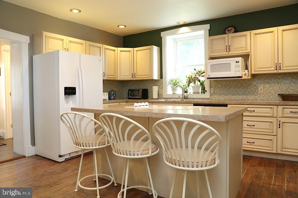 1721 Lampeter Road Lancaster, PA 17602 - Photo 2 of 20 Gallery Image 2