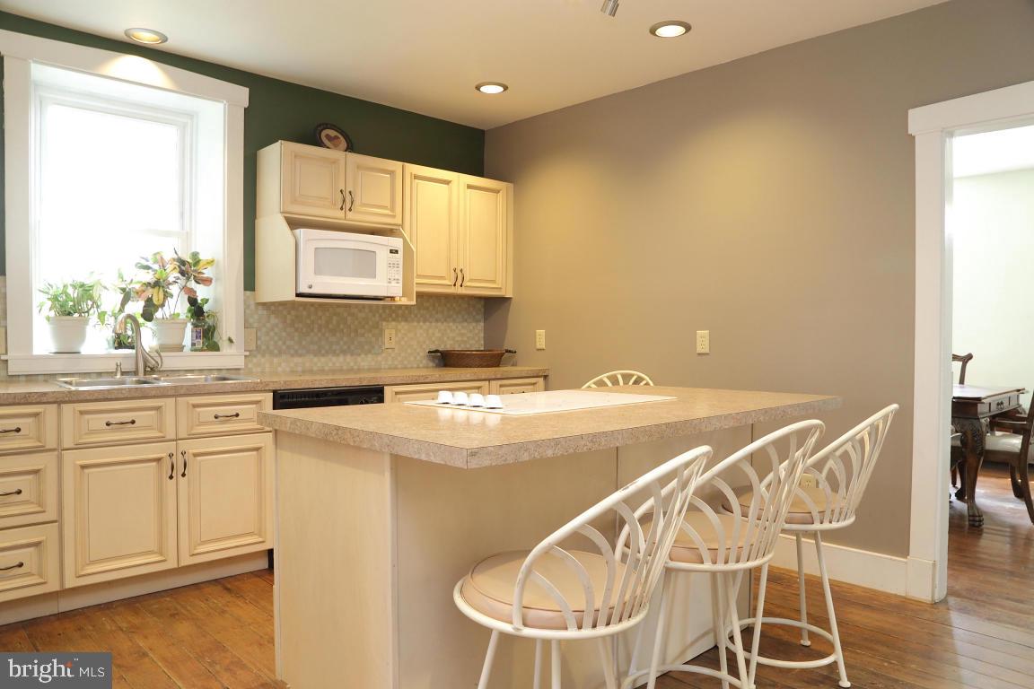 1721 Lampeter Road Lancaster, PA 17602 - Photo 3 of 20 Gallery Image 3